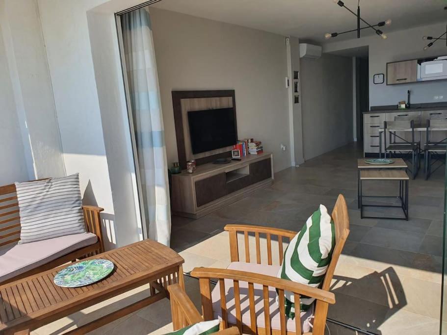Front Mer - Sublime Appartement Moderne Et Confortable 에스테포나 외부 사진